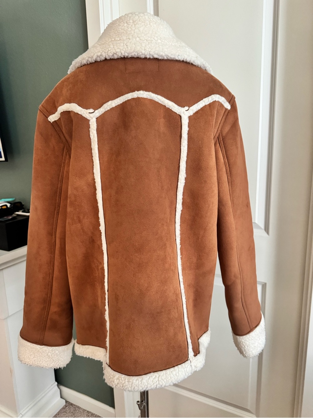 NWOT Wrangler Chestnut Brown Teddy Shearling Jacket with Cream Trim - Picture 5 of 5